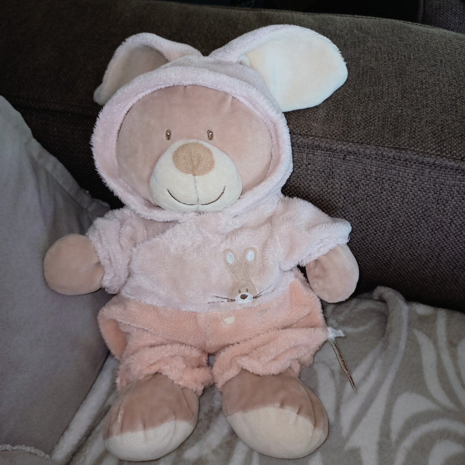 Nicotoy, simba, beer in zalm roze konijnenpak., Kinderen en Baby's, Speelgoed | Knuffels en Pluche, Beer, Ophalen of Verzenden