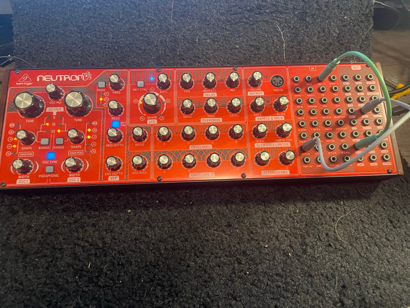 Behringer Neutron Analoge Semi-Modulaire Synthesizer, Muziek en Instrumenten, Overige merken, Zo goed als nieuw, Met midi-aansluiting