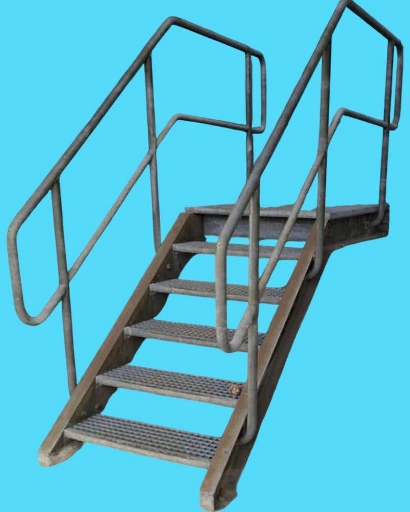 Lage bordestrap gegalvaniseerd stalen trap 117cm ex-laaddock, Ophalen, Gebruikt, Trap, Minder dan 2 meter