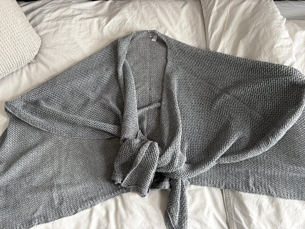 Poncho grijs opengewerkt gehaakt one size, Kleding | Dames, Truien en Vesten, Ophalen of Verzenden, Zo goed als nieuw, Maat 38/40 (M)