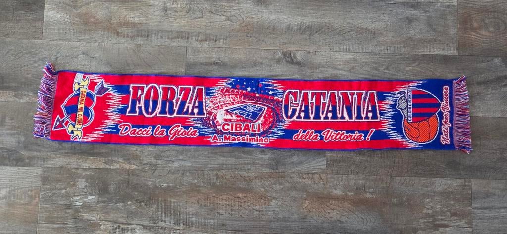Sjaal Catania, Verzamelen, Ophalen of Verzenden, Zo goed als nieuw, Buitenlandse clubs, Vaantje of Sjaal