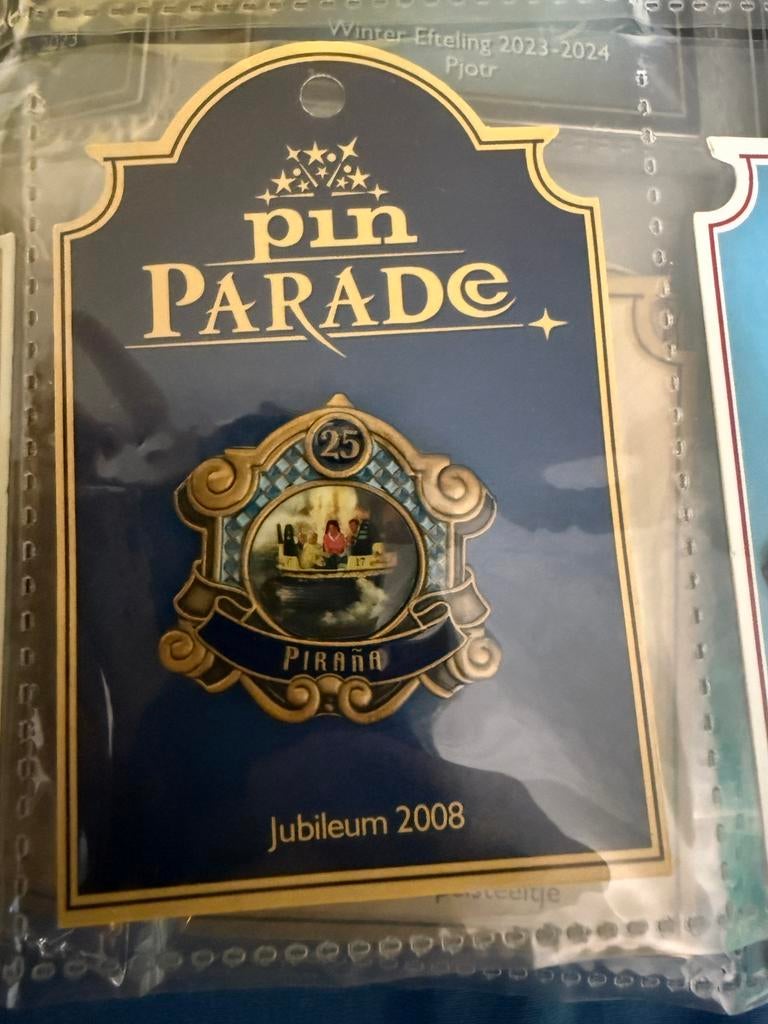 Efteling jubileum pin piraña, Verzamelen, Efteling, Ophalen of Verzenden, Zo goed als nieuw, Button of Speldje