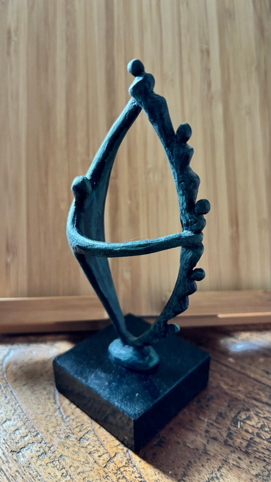 Bronzen sculptuur 'Familie' op sokkel - 14,5 cm hoog, Groep mensen, Minder dan 20 cm, Ophalen of Verzenden, Beeld