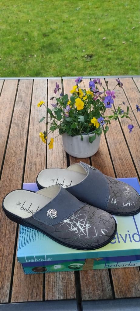 Belvida slippers muilen maat 38, Kleding | Dames, Instappers, Ophalen of Verzenden, Belvida, Nieuw