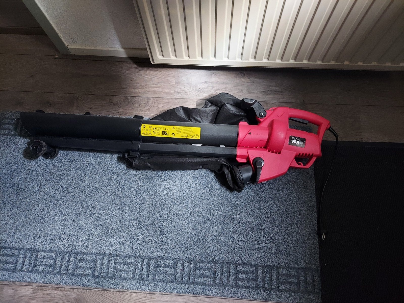 Bladblazer te koop, Ophalen, Zo goed als nieuw, VARO, Met opvangzak
