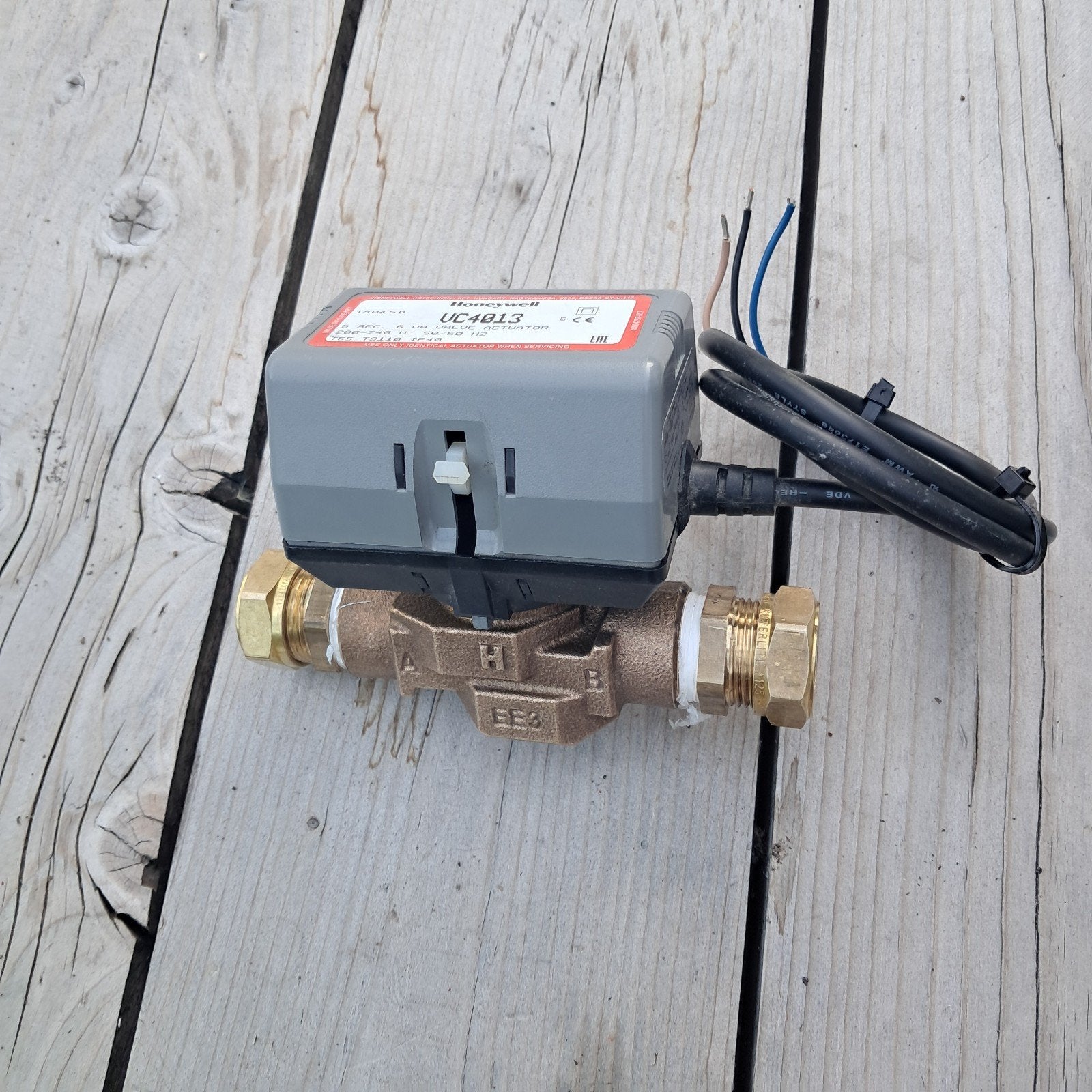 Honeywell 2wegklep/afsluiter 22mm met Honeywell VC4013 230V, Gebruikt, Minder dan 30 cm, Overige typen, Minder dan 60 cm