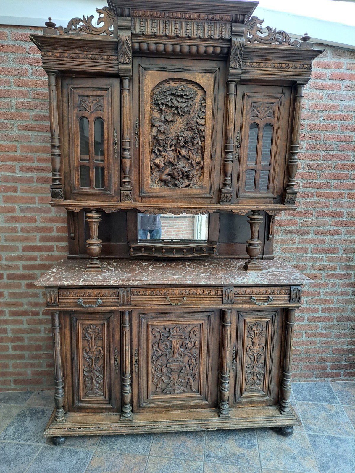 Antieke Kast met Marmeren Blad en Gedetailleerd Houtsnijwerk, Ophalen