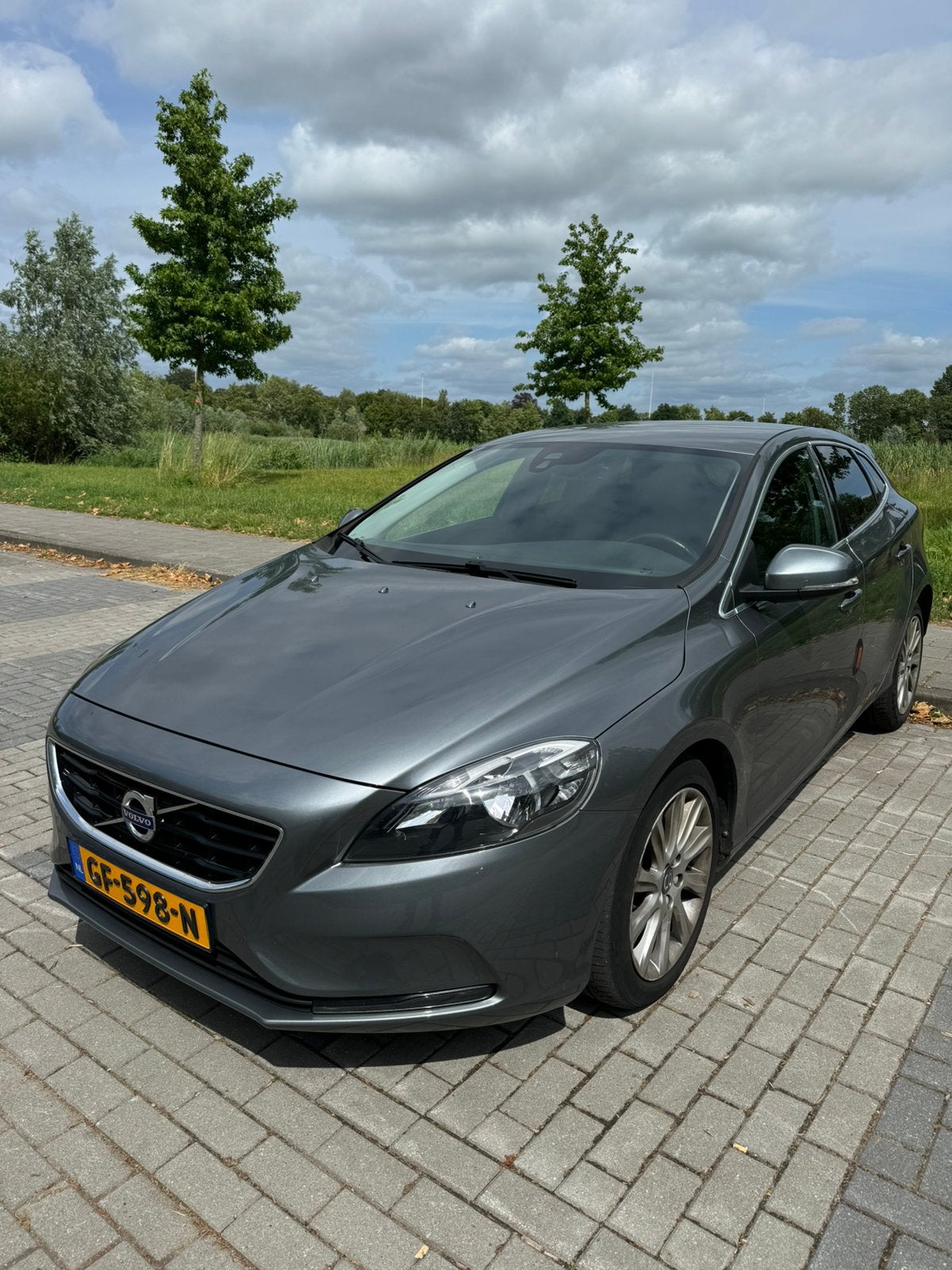 Volvo V40 1.5 T3 152PK Automaat 2015 Grijs, Auto's, Volvo, 1498 cc, 4 cilinders, 700 kg, Leder en Stof