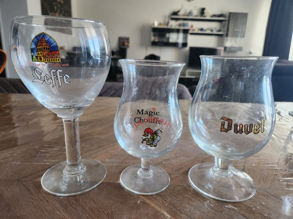 3 speciaalbierglazen – Duvel, Leffe & La Chouffe, Ophalen of Verzenden, Zo goed als nieuw, Bierglas
