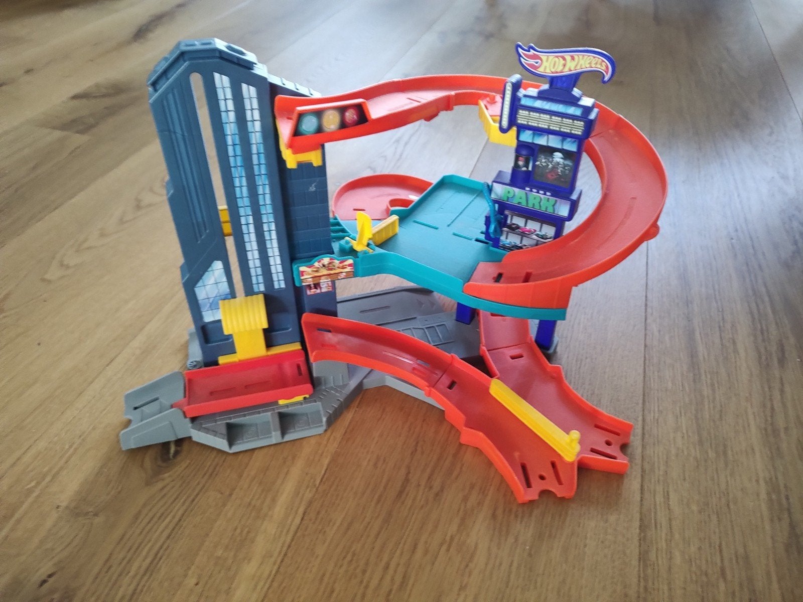 Hot Wheels speedtropolis speelset met auto, Ophalen, Racebaan, Zo goed als nieuw, Hot Wheels