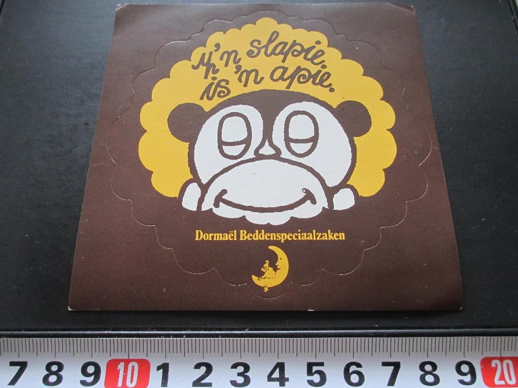 sticker z'n slapie is 'n apie - aap - dormaël beddenspeciaal, Ophalen, Zo goed als nieuw