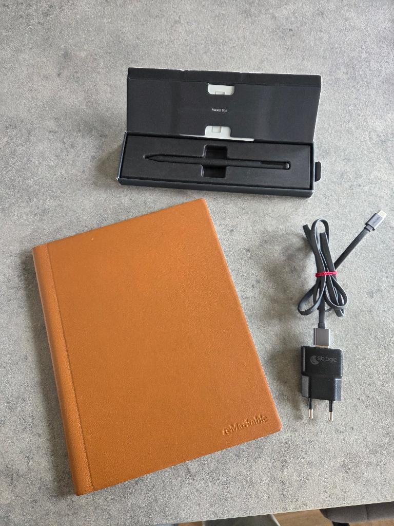 ReMarkable 2 + Marker Plus + Bruin leren book case + oplader, Ophalen, Zo goed als nieuw