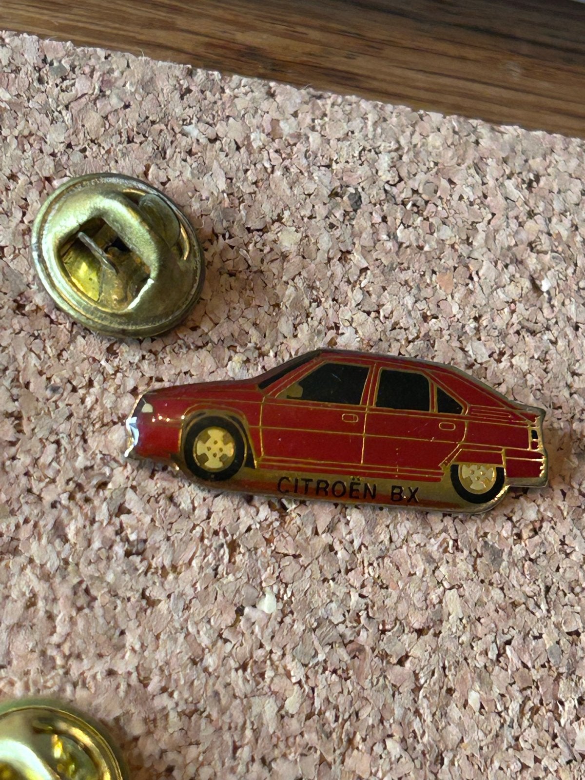 Vintage Citroën BX Auto Pin Badge, Ophalen of Verzenden, Zo goed als nieuw, Transport, Speldje of Pin