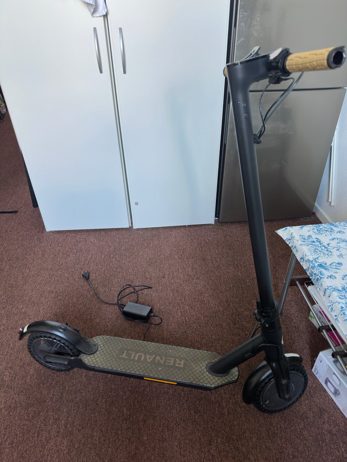 Renault elektrische step met oplader, Fietsen en Brommers, Steps, Ophalen of Verzenden, Gebruikt, Elektrische step (E-scooter)