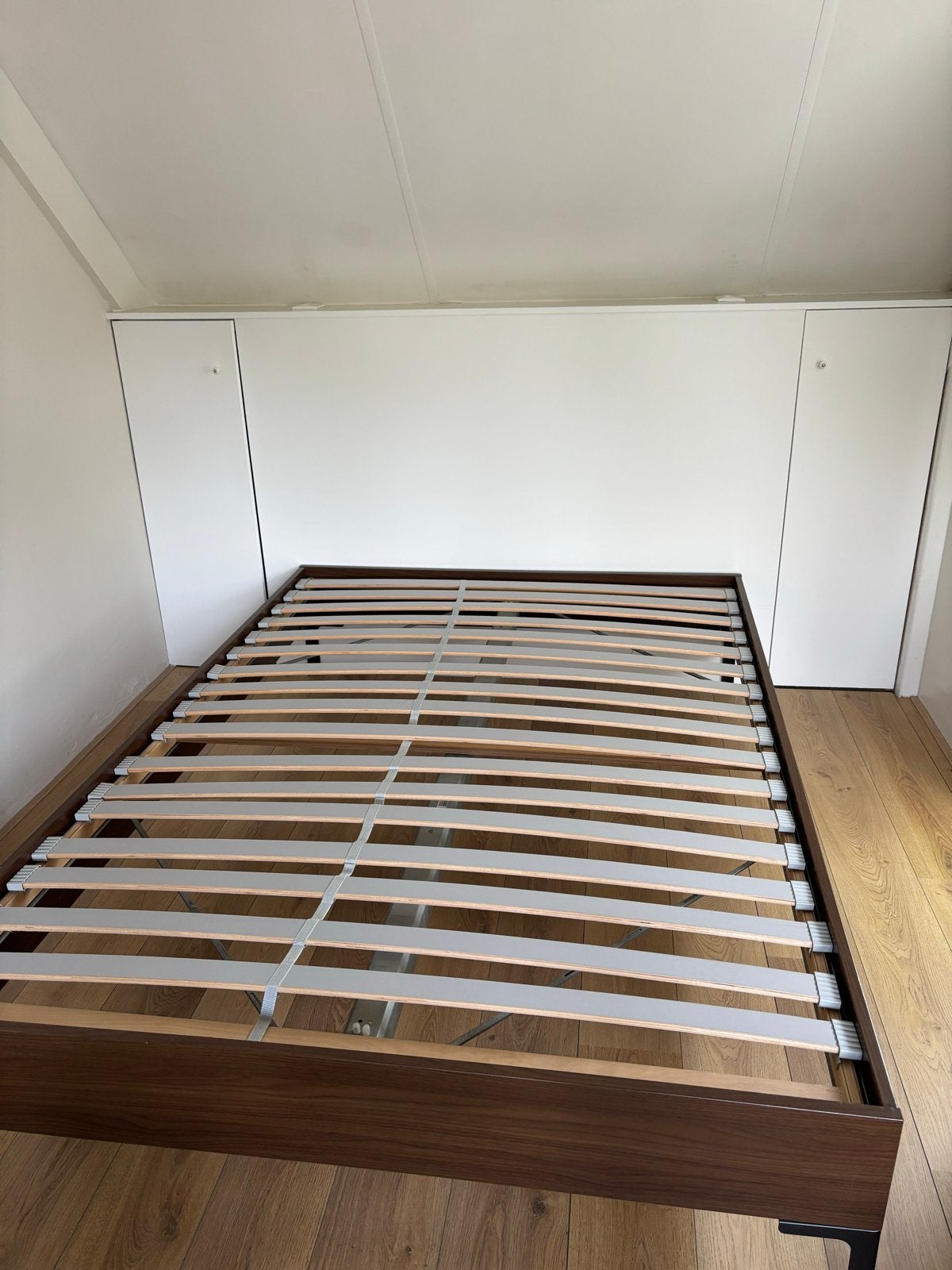 Gratis Tweepersoonsbed met lattenbodem (140x200 cm), Ophalen, Gebruikt, Bruin, Tweepersoons