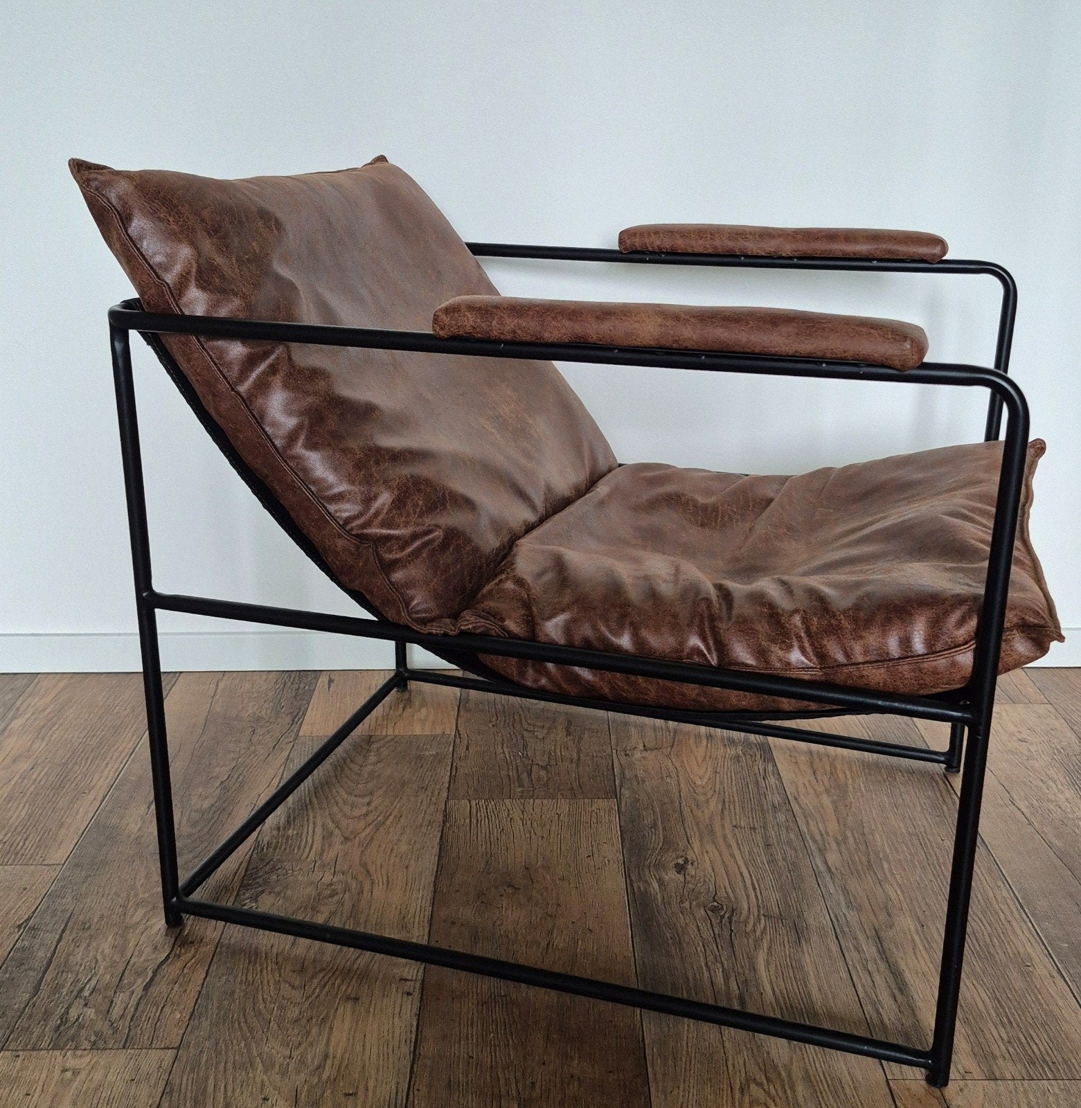 Lounge fauteuil 'Nieuwstaat' - Leer en Metaal, Ophalen, Zo goed als nieuw, 75 tot 100 cm, Leer