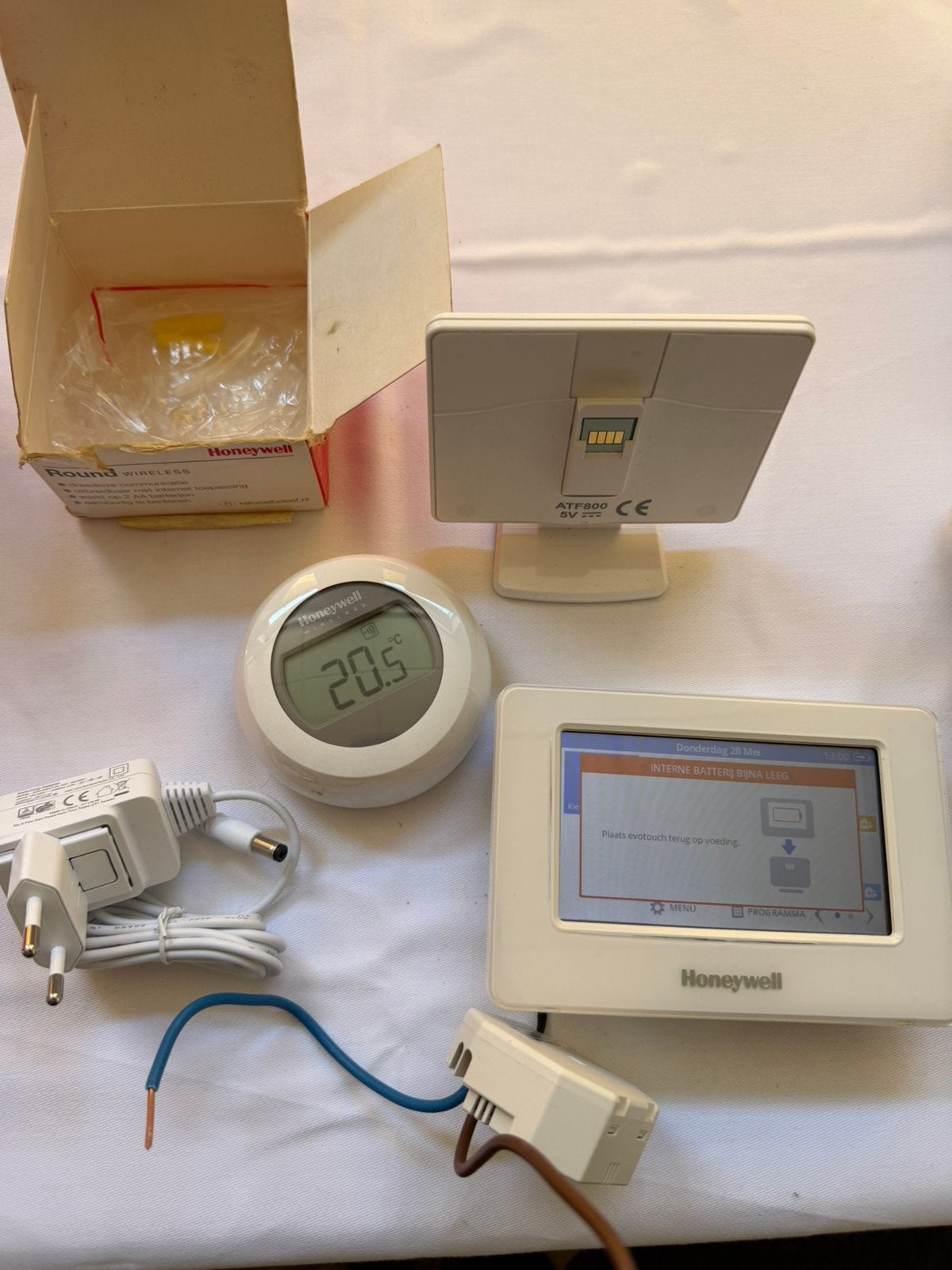 Honeywell Home Evohome Draadloze Radiatorthermostaten, Ophalen of Verzenden, Slimme thermostaat, Gebruikt
