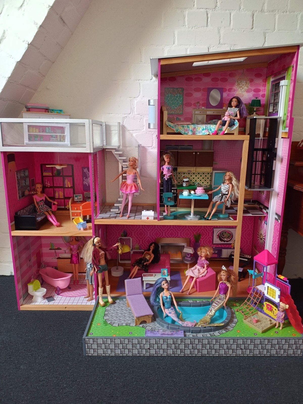 Mega Barbie collectie: huis, Barbies, meubels, auto, paarden, Ophalen