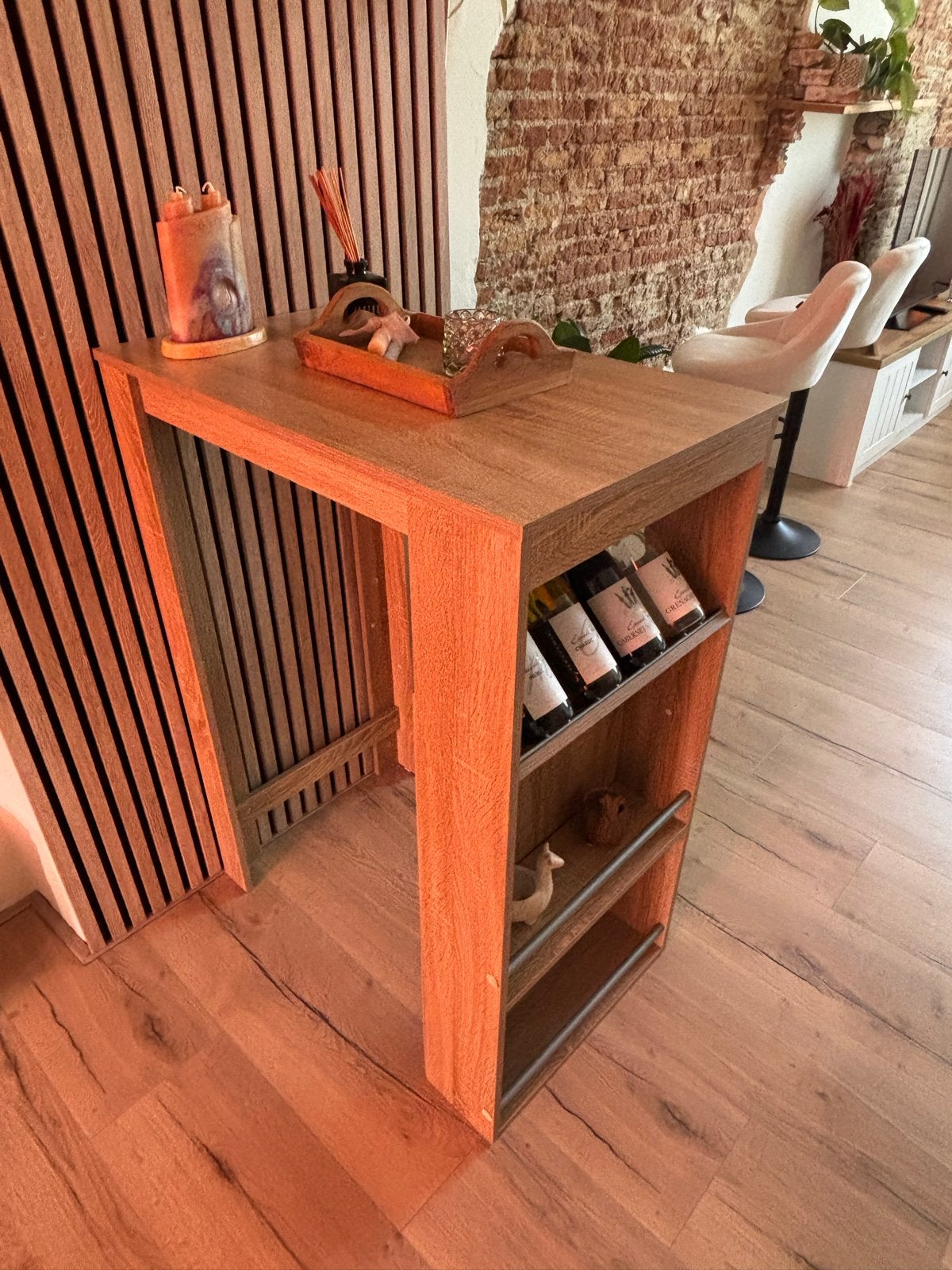 Houten bartafel met opbergruimte, Ophalen, Zo goed als nieuw