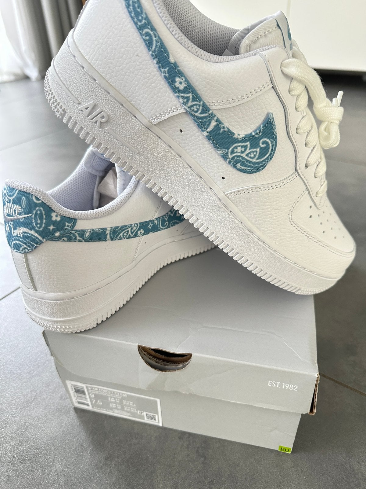 Nike Air Force 1 Low '07 Paisley White Blue limited, Ophalen of Verzenden, Nieuw, Wit, Sneakers of Gympen