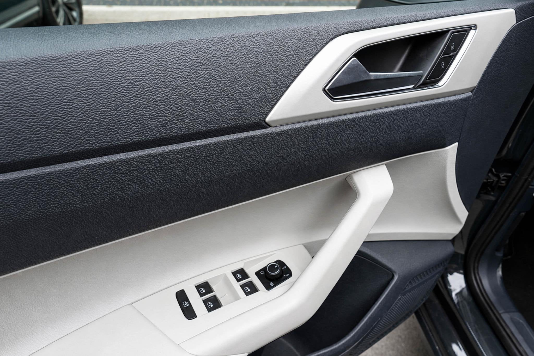 Foto 26 van Volkswagen Polo 1.0 TSI Highline | Stoelverwarming | Navigat