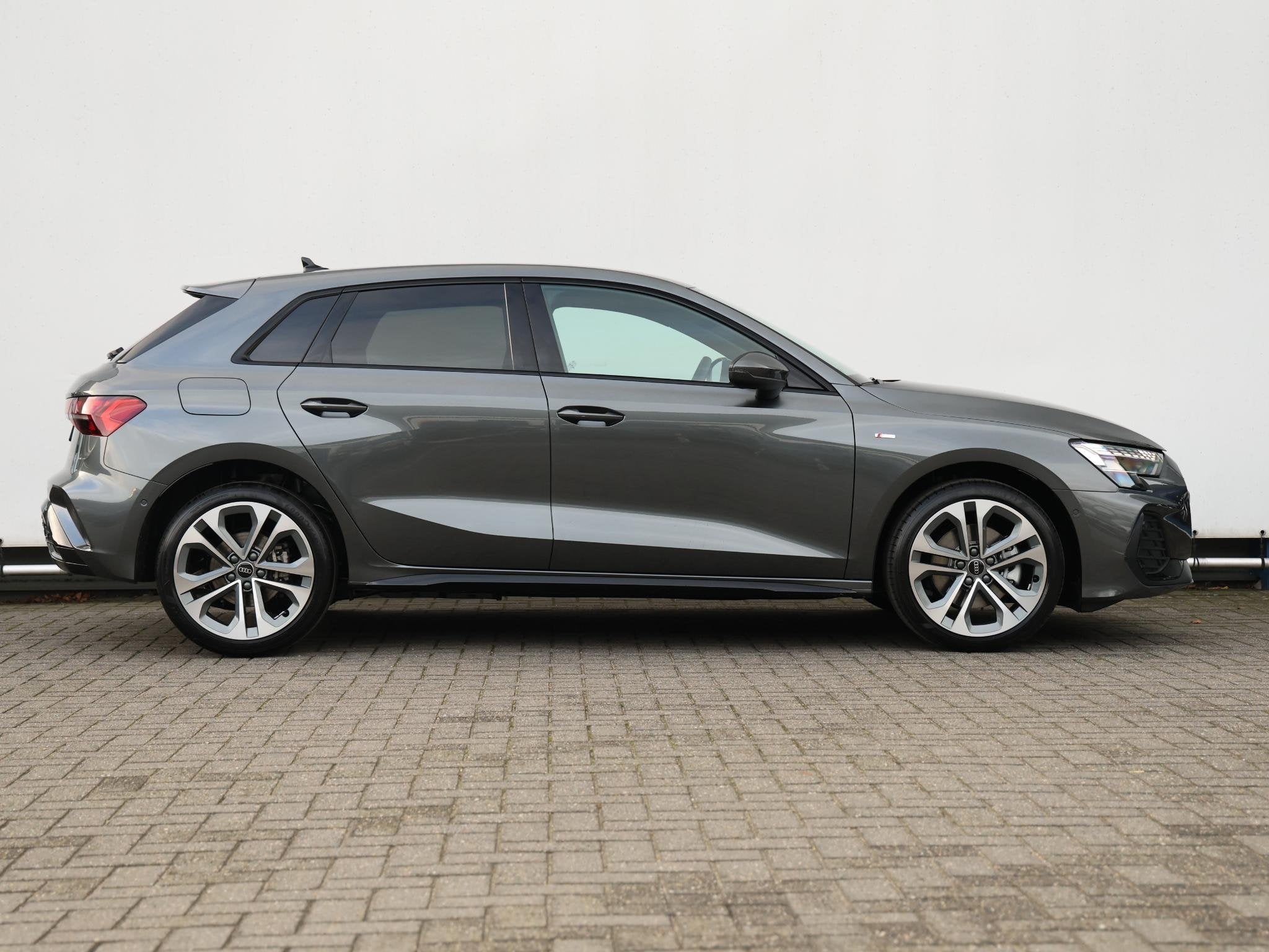 Audi A3 Sportback S edition 40 TFSI e 150 kW / 204 PK Sportb, Auto's, Zwart, 4 cilinders, 150 min, 26 kWh