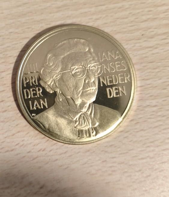8x juliana 90 jaar penning, Ophalen of Verzenden, Overige materialen, Nederland
