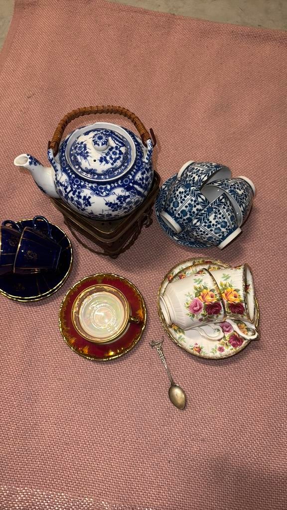 Antiek thee servies met koperen theelicht, Ophalen of Verzenden
