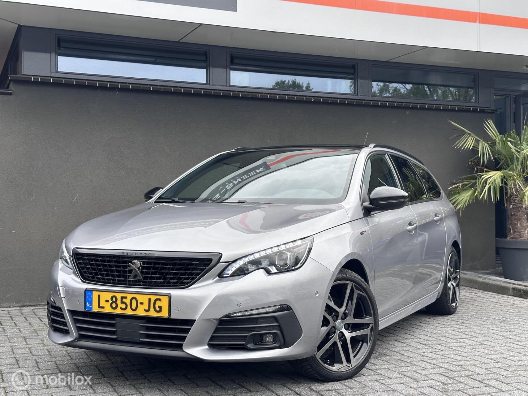 Peugeot 308 SW 1.2 PureTech Blue Lease GT Automaat |Pano|Cam, Gebruikt, 1199 cc, Origineel Nederlands, Verwarmde buitenspiegels