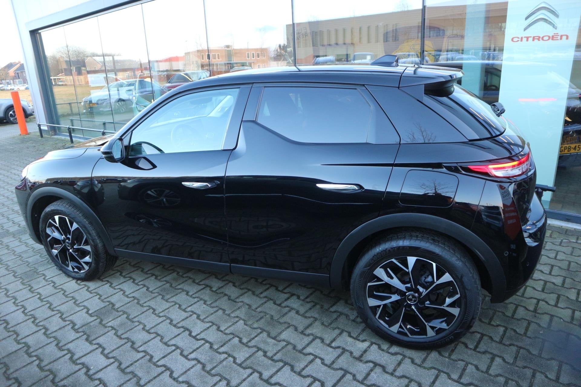 DS 3 1.2 PureTech Opéra AUTOMAAT NAVI 360 CAMERA LEDER MASS, Auto's, Gebruikt, 1199 cc, Zwart, Leder
