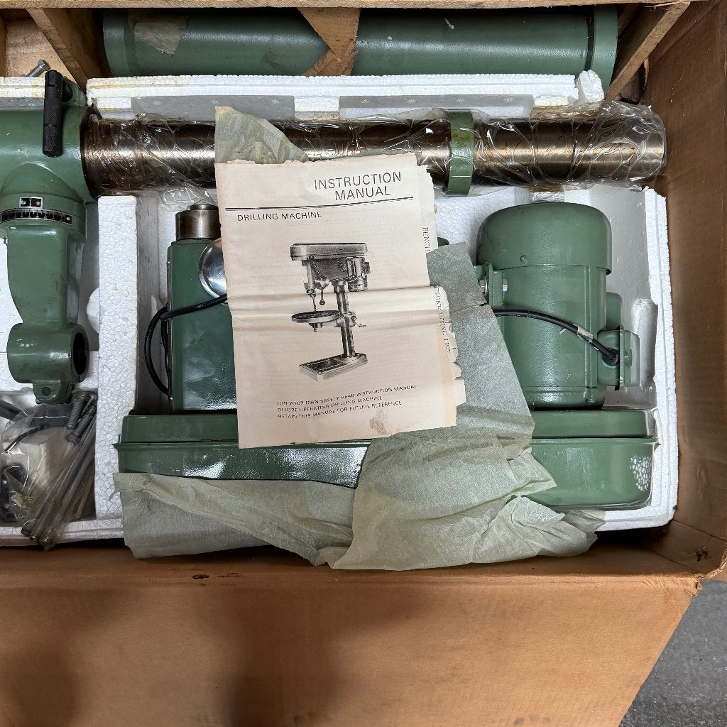 UWM Kolom Boormachine  220V 250 rpm 3200 rpm NIEUW in DOOS, Doe-het-zelf en Verbouw, Gereedschap | Boormachines, Ophalen, Nieuw