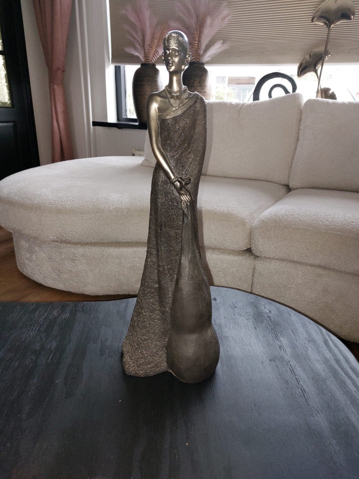 Elegant bronzen beeld van een dame, Beeld, 50 - 100 cm, Ophalen of Verzenden, Handgemaakt