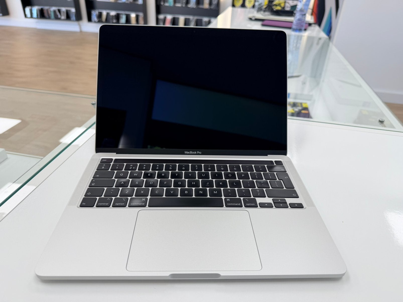 Macbook pro 2020 13 inch, 2 tot 3 Ghz, 13 inch, Zo goed als nieuw, Ophalen