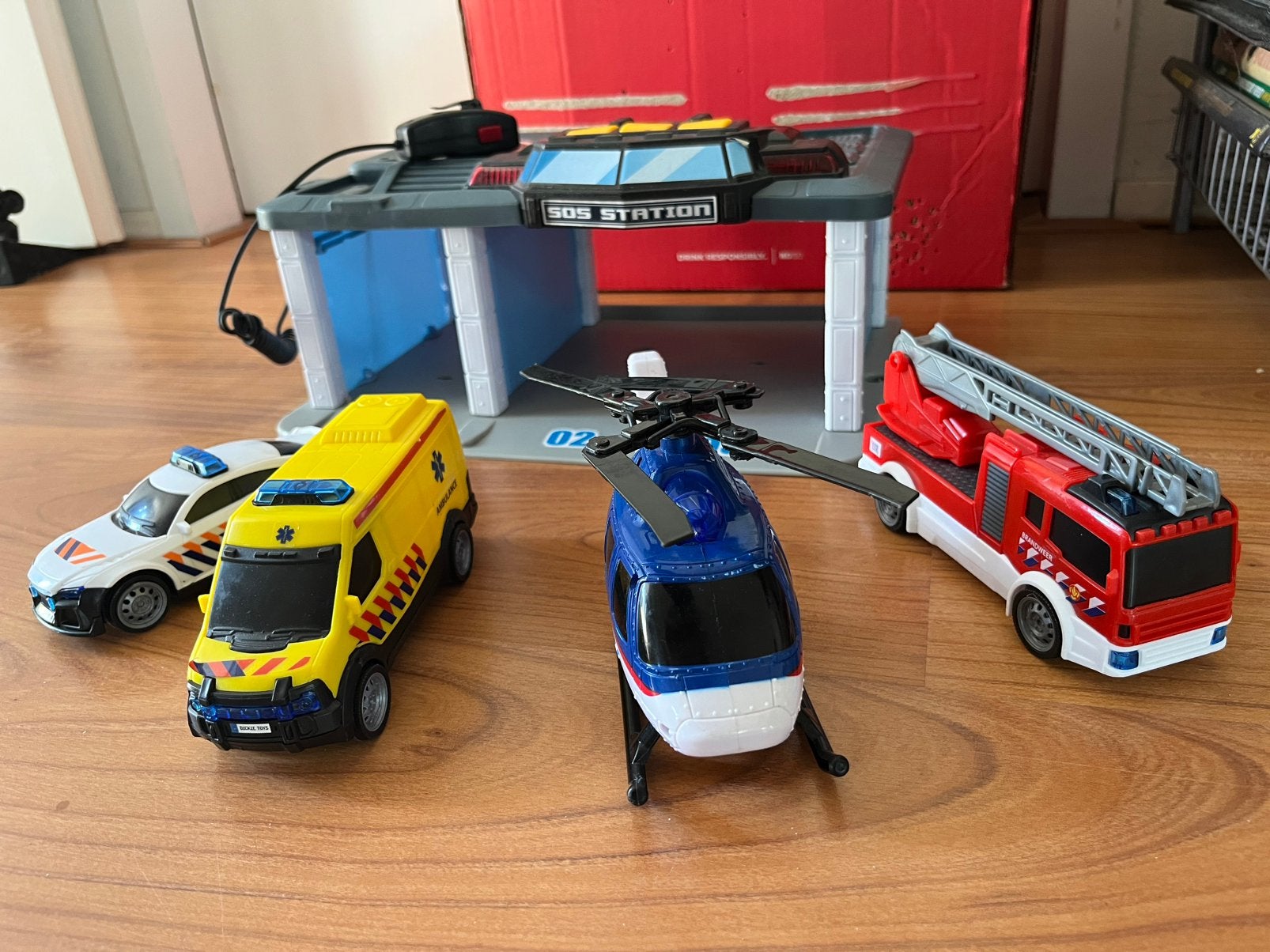Garage hulpdiensten + 4 voertuigen, Ophalen, Zo goed als nieuw