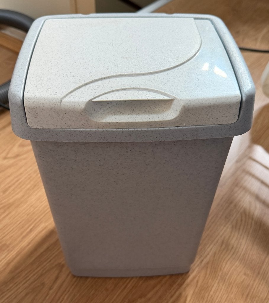 Curver prullenbak, 10 tot 20 liter, Ophalen of Verzenden, Zo goed als nieuw, Kunststof