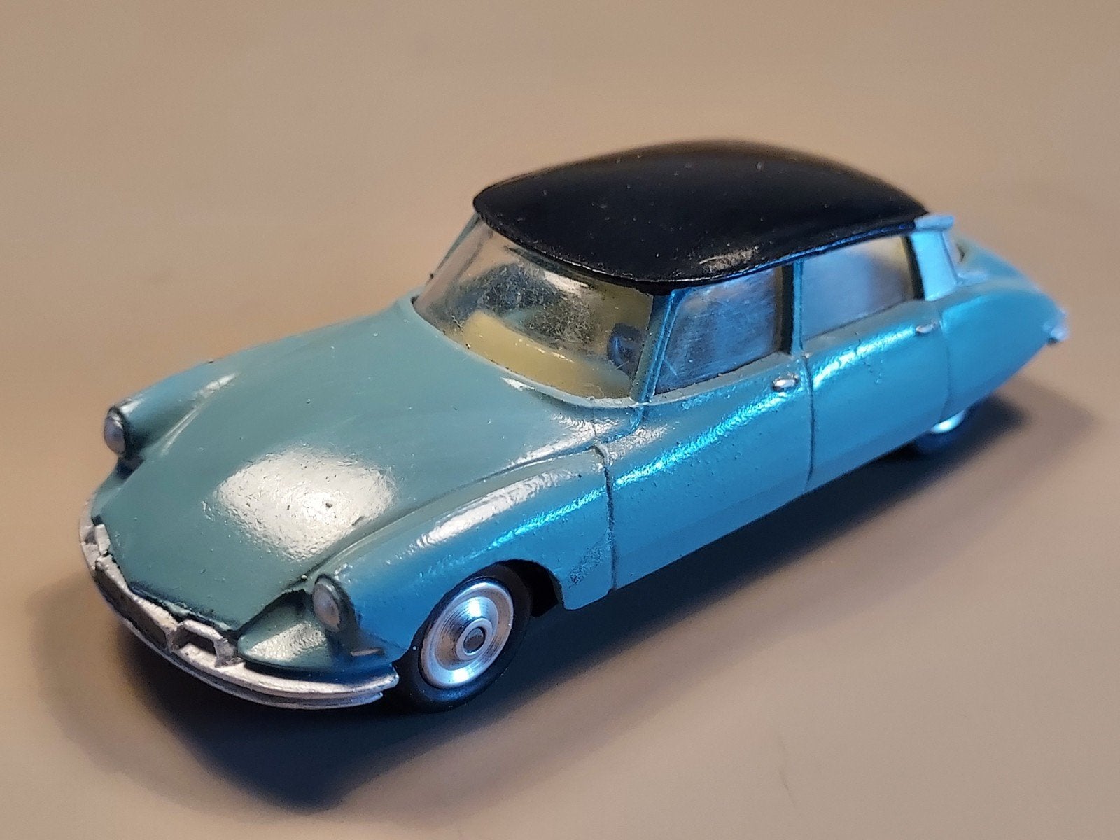 Citroën DS 19 Berline 1:43 Corgi Toys  Repaint, Ophalen of Verzenden, Gebruikt, Auto, Corgi