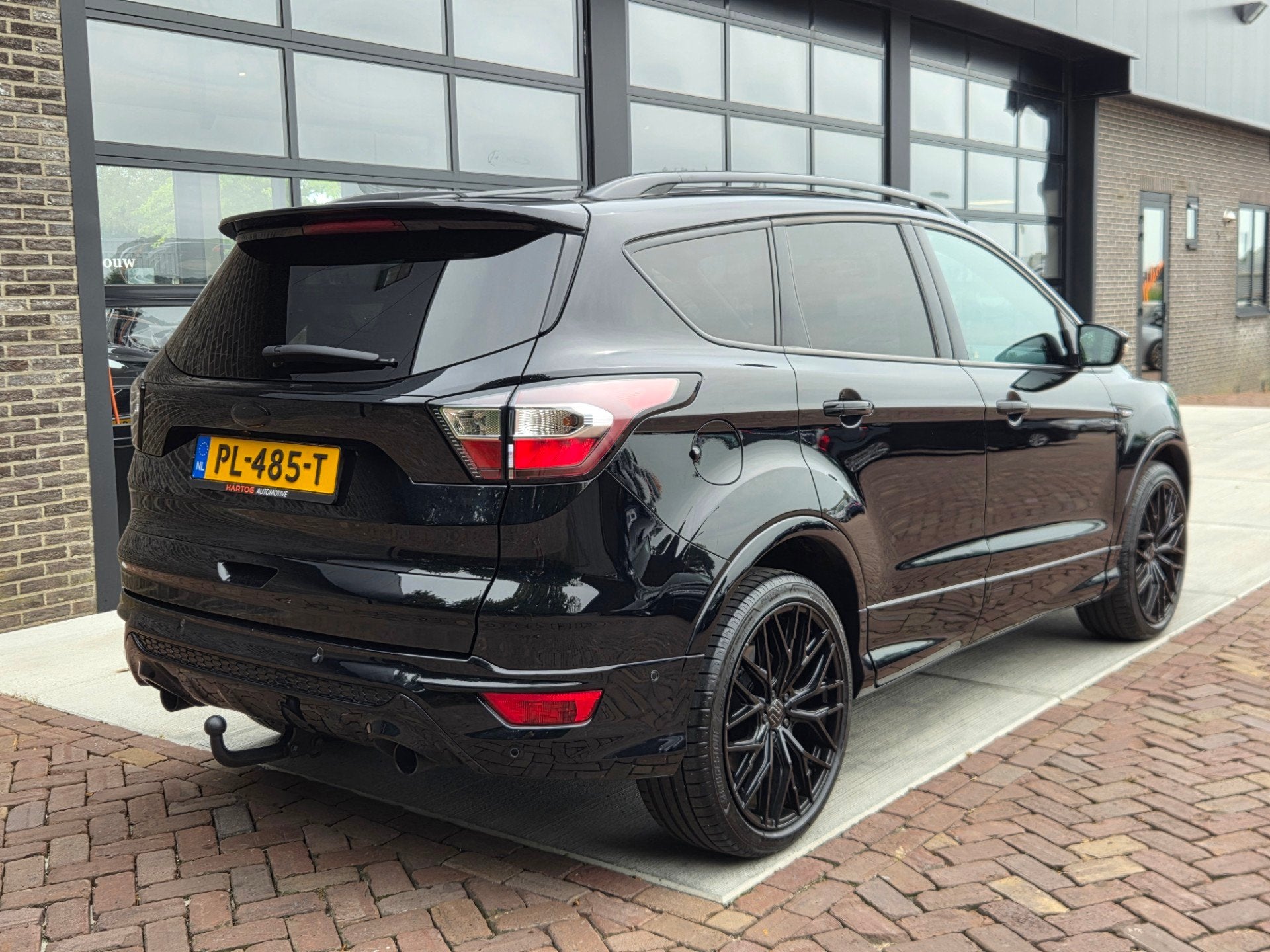 Ford Kuga 1.5 EcoBoost ST Line | 1800 KG trekgewicht, Auto's, Euro 6, 4 cilinders, Leder en Stof, Zwart