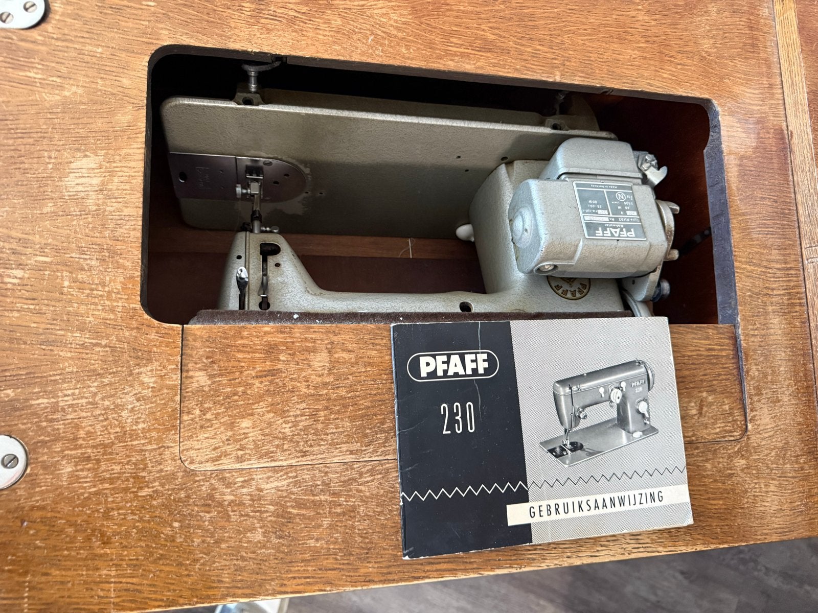 Vintage Pfaff 230 Naaimachine in Meubel, Ophalen, Gebruikt, Naaimachine, Pfaff