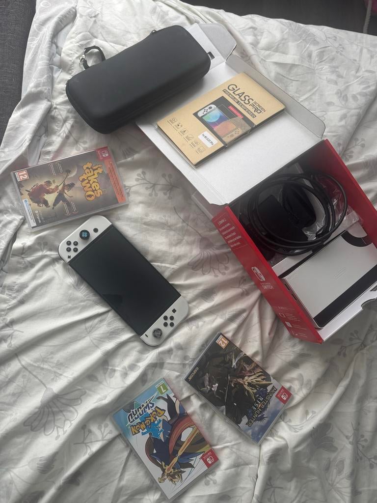 Nintendo Switch - Zo goed als nieuw met 3 spellen en hoes, 1 speler, Ophalen of Verzenden, Zo goed als nieuw, Vanaf 3 jaar