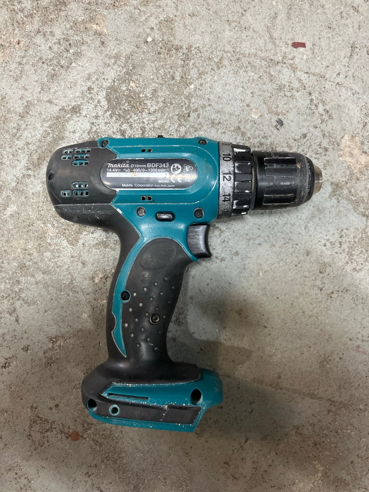 Makita BDF343 Accuboormachine 14.4V KAPOT!, Gebruikt, Variabele snelheid, Ophalen of Verzenden, Boor- en Schroefmachine