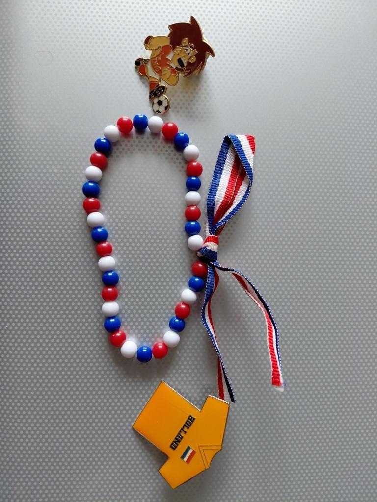 Nederlandse voetbal pins en armbandje, Ophalen of Verzenden