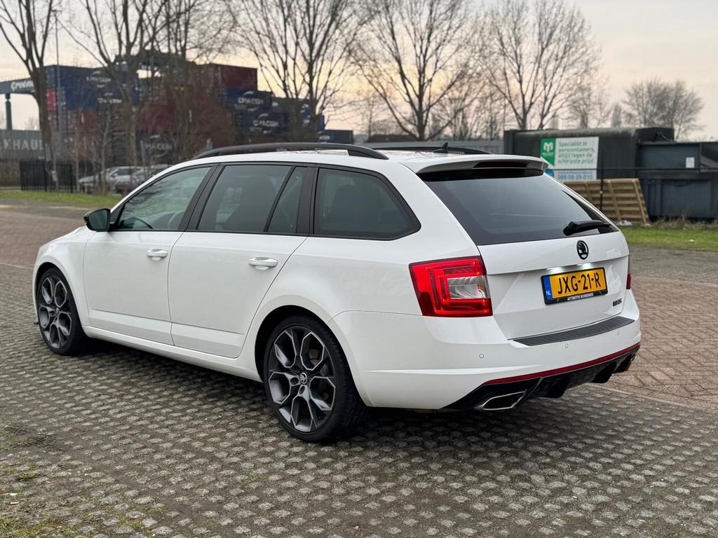 Skoda Octavia Combi 2.0 TSI RS / XENON / LED / LEDER / PDC, Gebruikt, 4 cilinders, 1984 cc, Wit