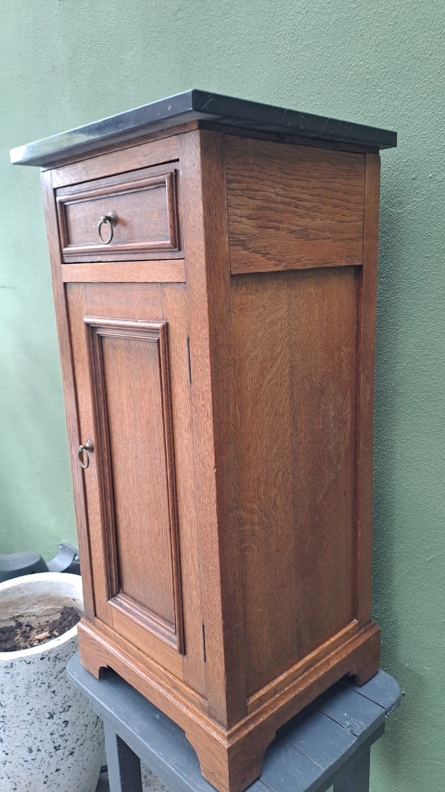 Antiek eiken nachtkastje met marmeren blad 83 cm, Ophalen