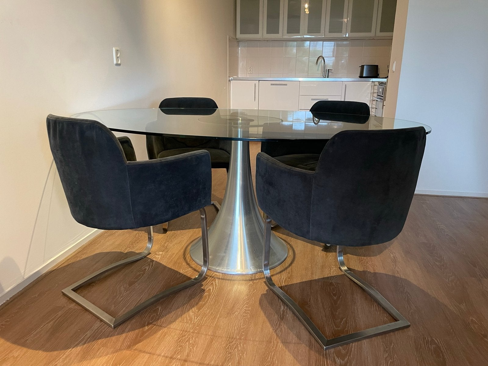 Glazen eettafel met 4 stoelen, Gebruikt, 100 tot 150 cm, Rond, Ophalen of Verzenden
