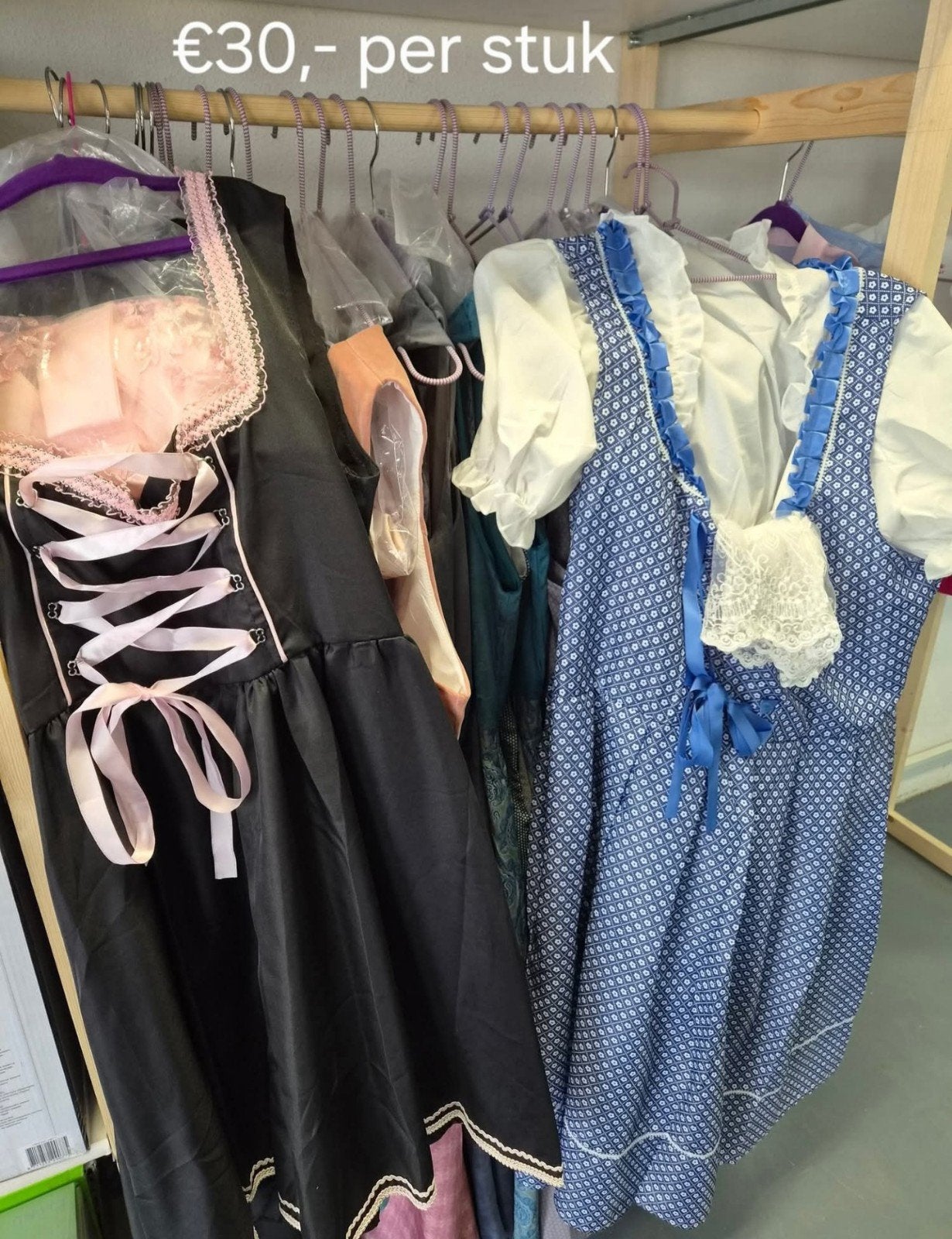 Dirndl jurken en blousen, Kleding | Dames, Ophalen of Verzenden, Nieuw, Overige thema's