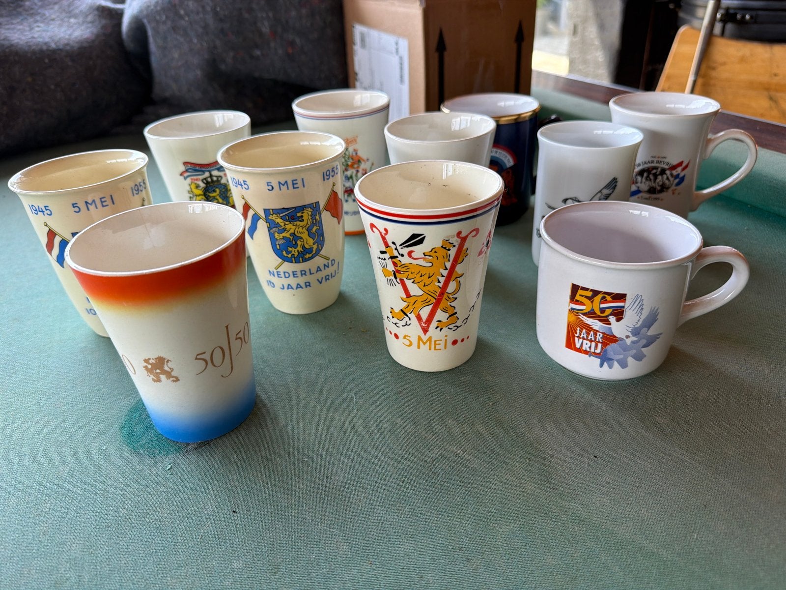 Verzameling Bevrijdingsdag Mokken en Bekers (12 stuks), Ophalen of Verzenden