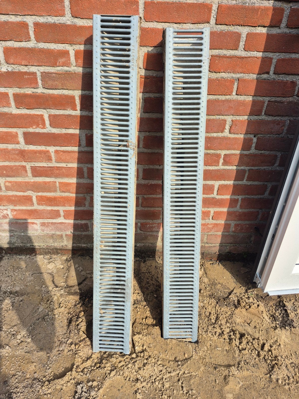 Afvoergoot, 2 stuks, Ophalen, 2 tot 4 meter, Zo goed als nieuw, 80 mm of meer