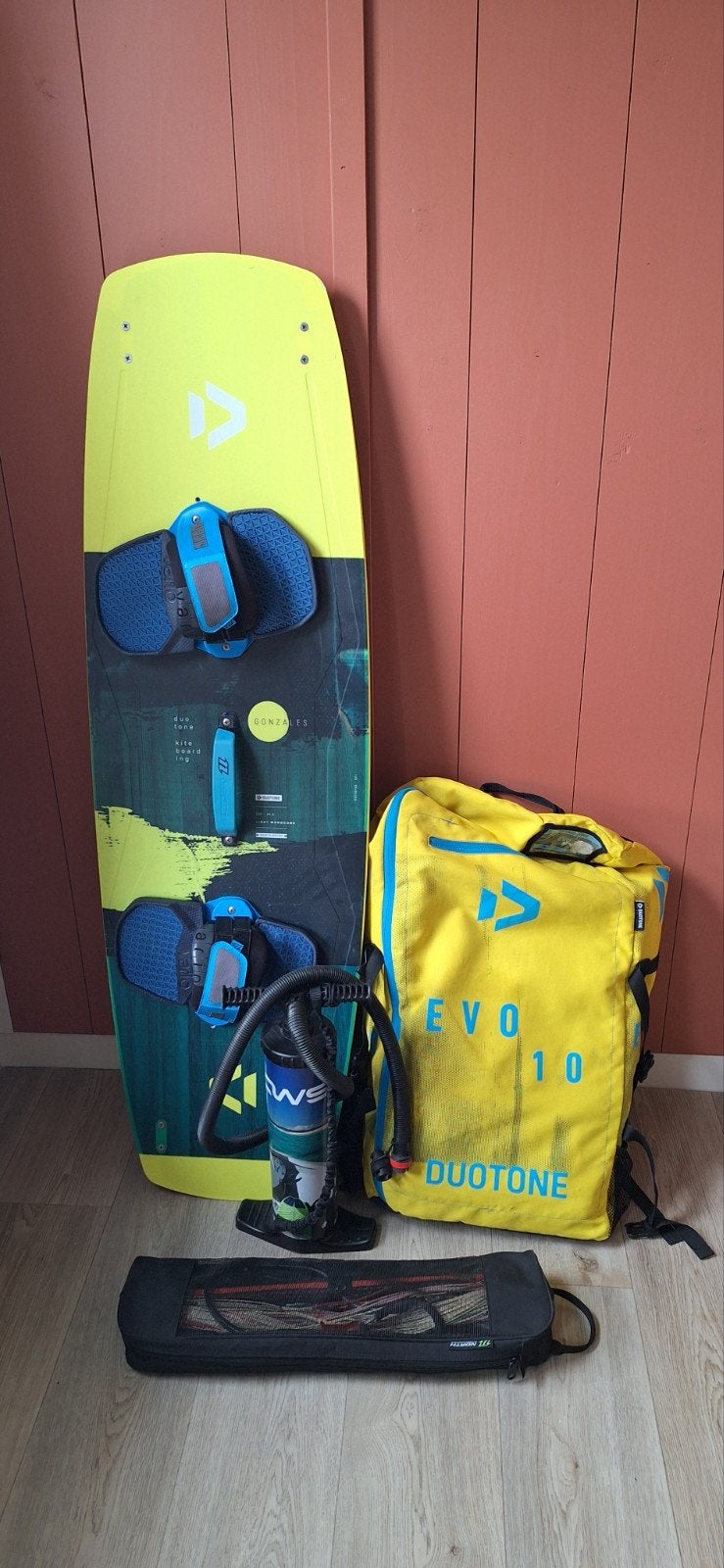 Complete Duotone Kitesurf Set (Kite, Bar, Board, Pomp), Ophalen, Gebruikt, Kitesurf-set, Twintip
