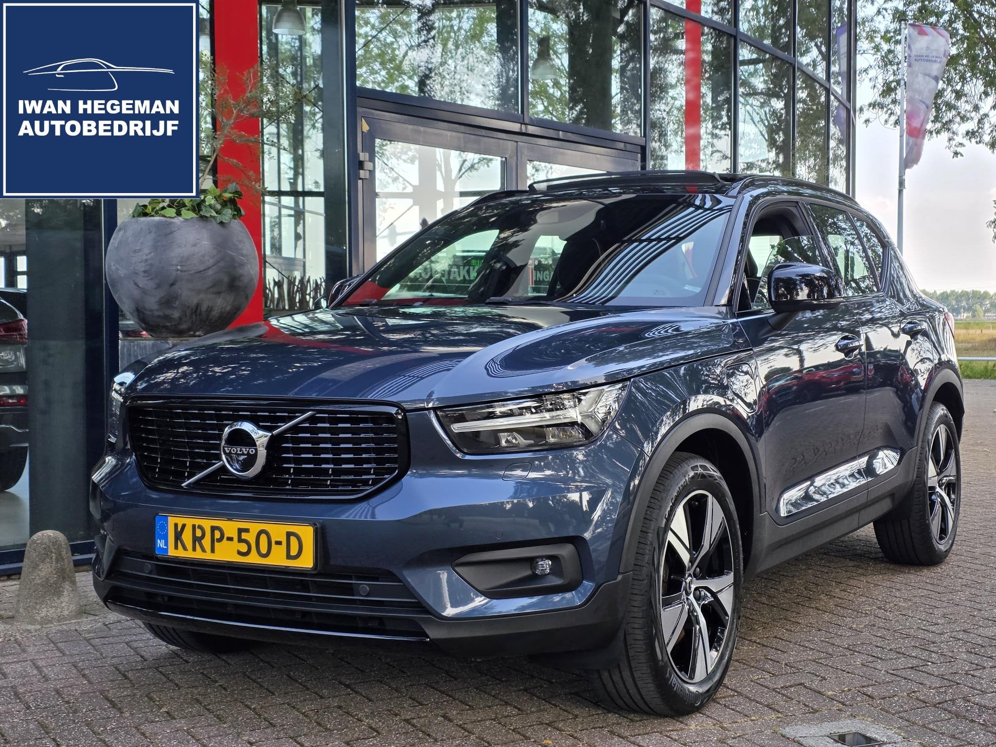 Volvo XC40 1.5 T4 Recharge R-Design | SOH 99,34% | Panoramad, 12 maanden, 1712 kg, Blauw, Leder en Stof