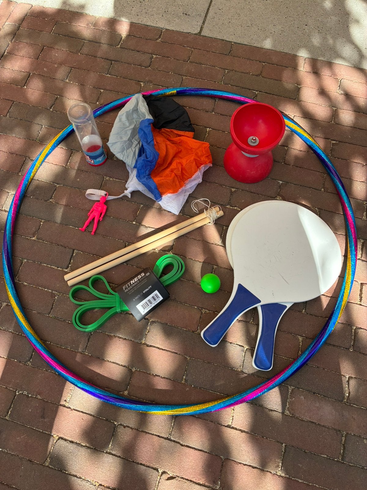 Buitenspelen hoepel, diabolo, beachball, parachute etc, Ophalen, Zo goed als nieuw